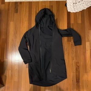 Lululemon rain jacket black size 4